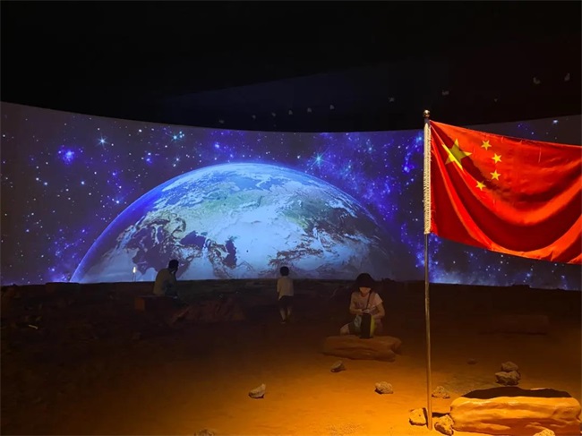 1000㎡超大空間、44*8米巨型弧幕 SEEMILE助力中國航天官方藝術(shù)特展